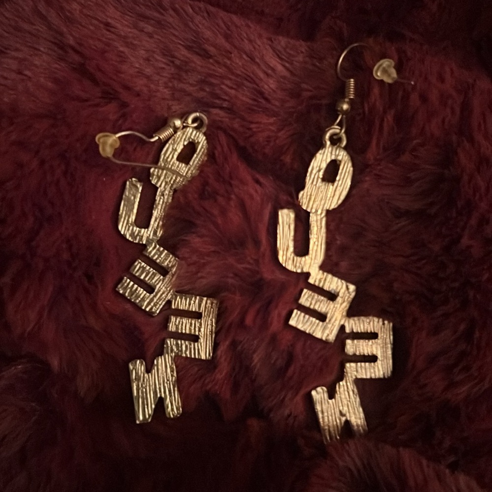 NWOT Gold Tone Queen Bling Earrings - Picture 3 of 4